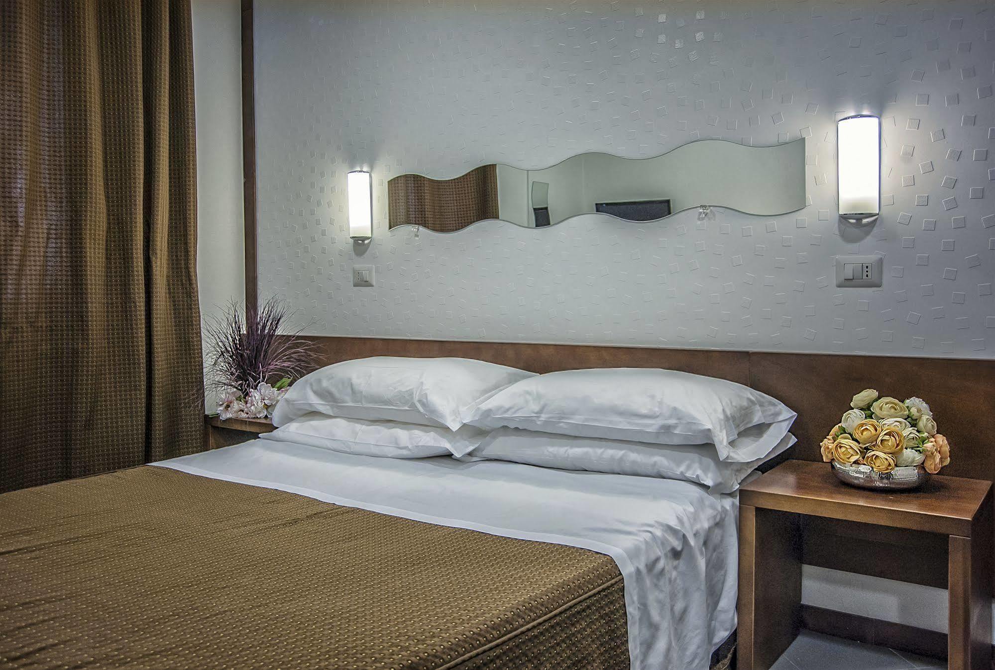Hotel Santa Chiara 3*